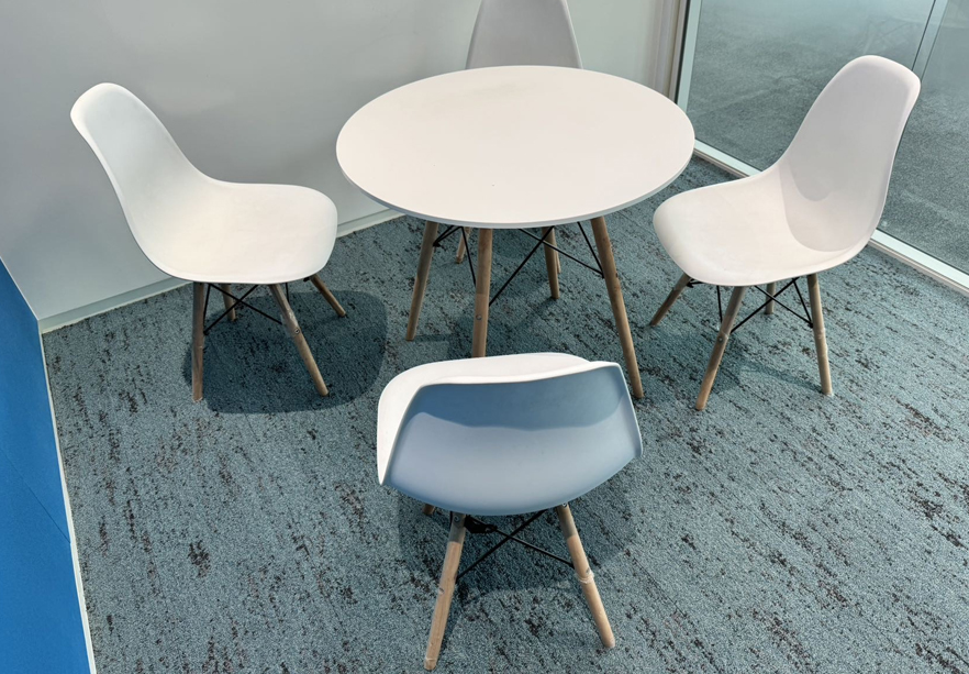 二手洽谈桌椅组合简约现代4人位圆桌办公室接待桌洽谈桌椅